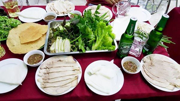 Bánh tráng cuốn thịt heo món ăn Đà Nẵng nổi tiếng